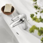 Комплект смесителей Grohe Eurostyle New с душевым гарнитуром и полочкой хром 124416