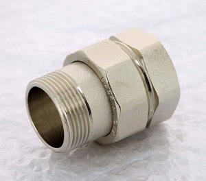 Муфта с накидной гайкой латунная Uni-Fitt 1"1/4 ВН с прокладкой O-ring никелированная 650N5000
