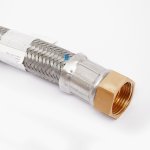 Подводка для воды Victoria гигант угловая 1" ВР 1,5 м 94-150