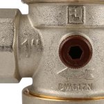 Редуктор давления с отверстиями под манометр 1/4" Itap Eurobrass 143 1"1/2 ВР 143 11/2'
